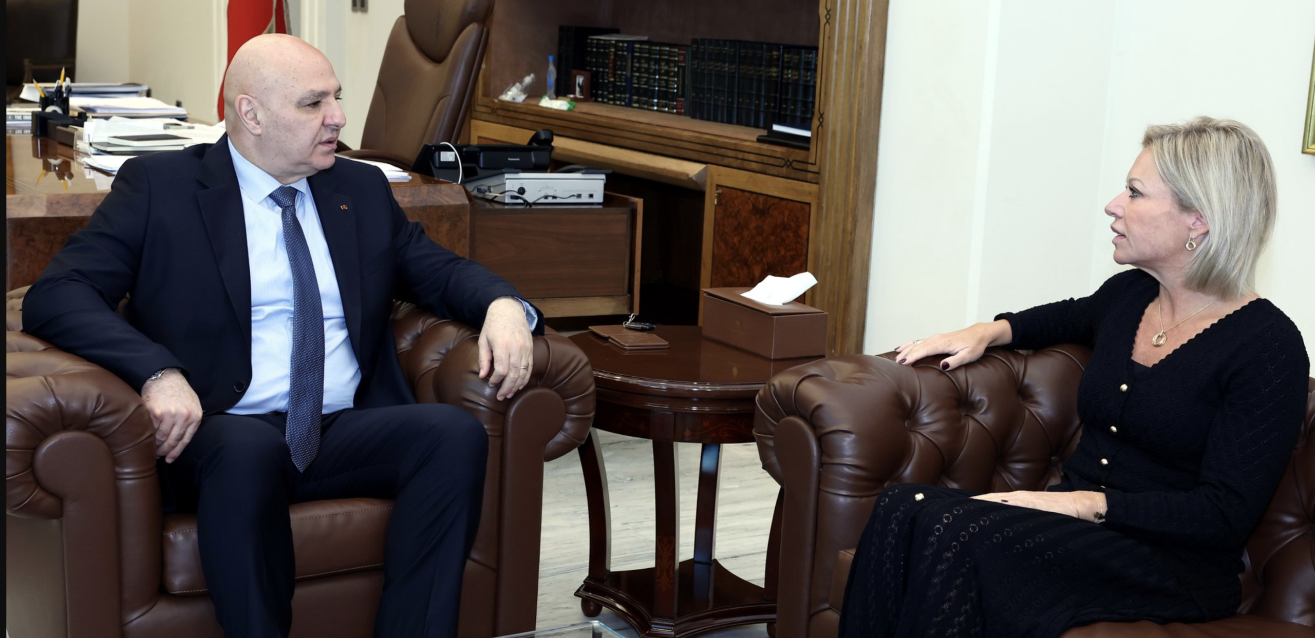 الرئيس عون: سيعمل الجيش مع اليونيفيل على تطبيق القرار 1701 وانا مستعد للقيام بكل وسيلة تريح لبنان وتبعد عنه شبح الحرب وتؤمن تحرير الجنوب وإعادة الاعمار