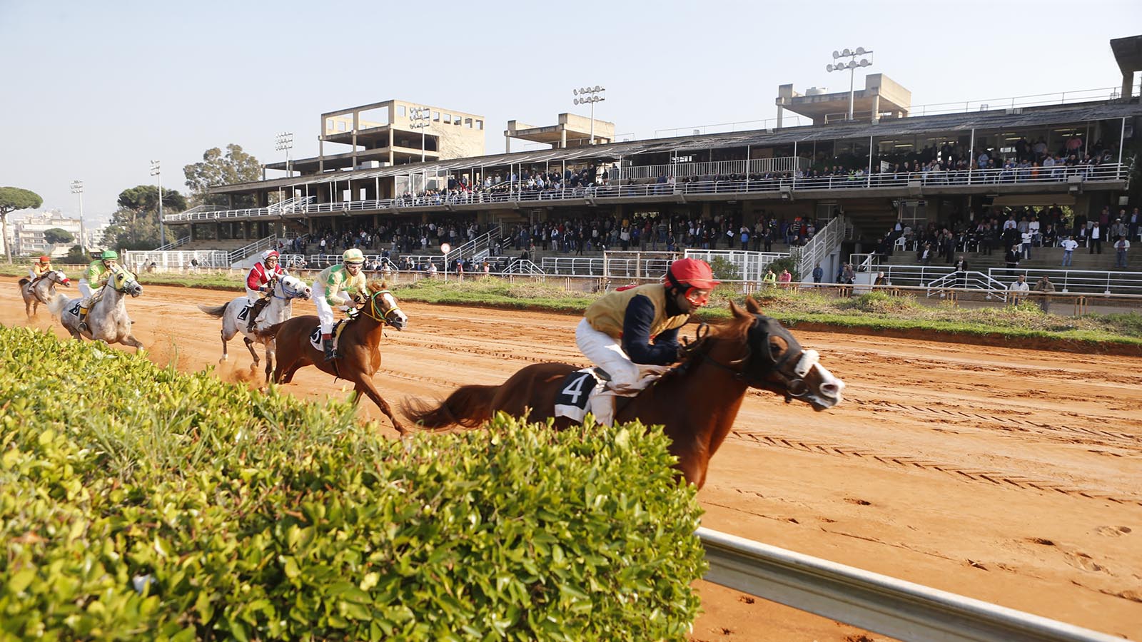 توقيف ثلاثة قُصَّر في ميدان سباق الخيل… وقوى الأمن تحذّر من القمار الإلكتروني