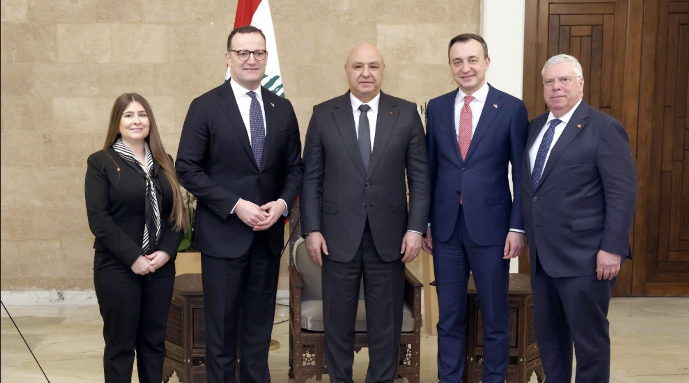 الرئيس عون استقبل عضو البرلمان  الألماني جنز سبان: لبنان يعلق أهمية على مشاركة المانيا في مؤتمر باريس وامنه لا يمكن فصله عن امن المنطقة وأمن أوروبا